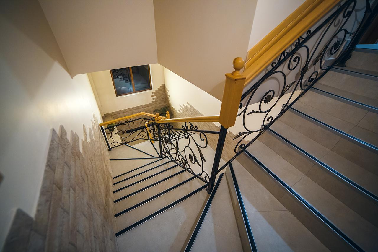 Royal House Hotel Gori Kültér fotó