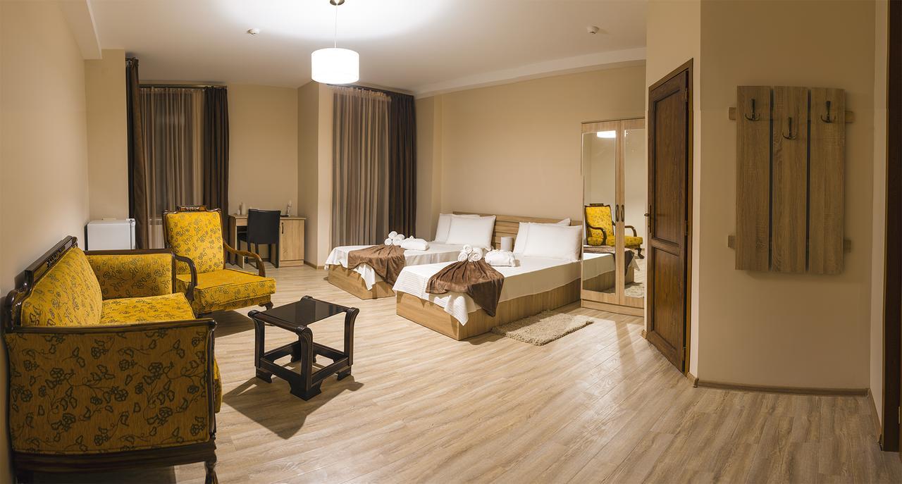 Royal House Hotel Gori Kültér fotó