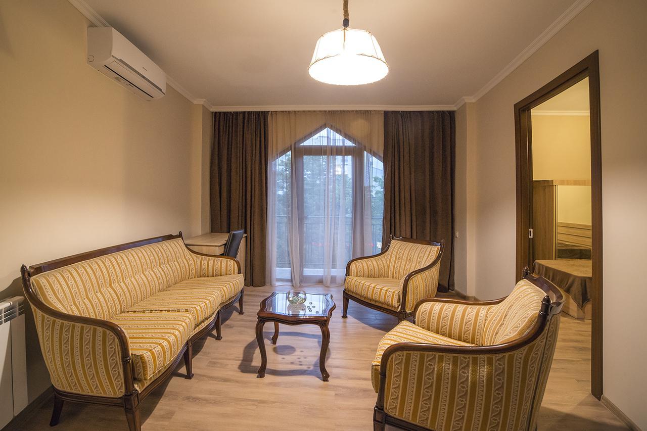 Royal House Hotel Gori Kültér fotó